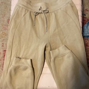 Lululemon joggers size 4